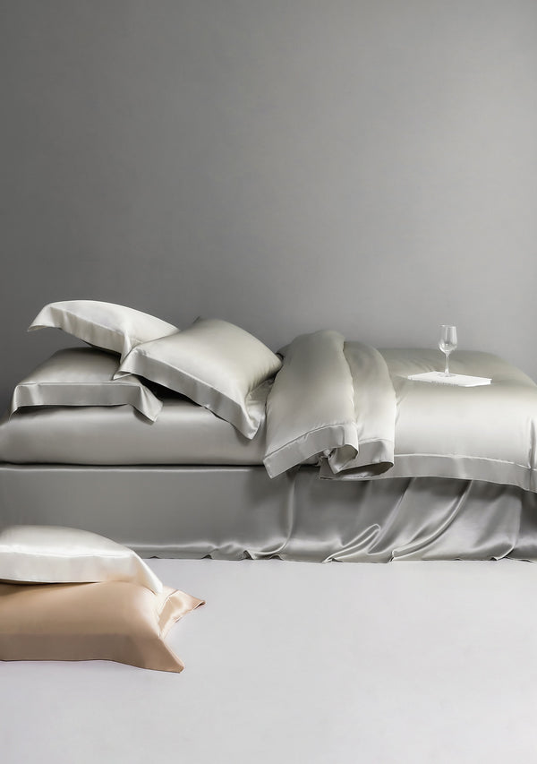 Soie Jardin Silk Bedding Set Of Four Pieces （Silver）